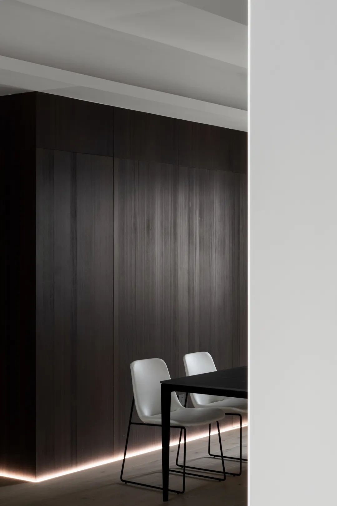 杭州117㎡小四居装修成黑白极简风,入住后全家都喜欢