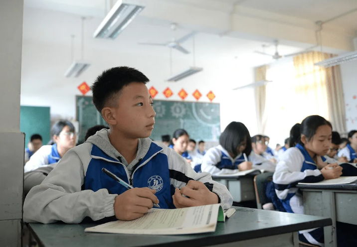 初三女生疑遭侵害去世,母亲离世父亲打工,知情人透露更多细节