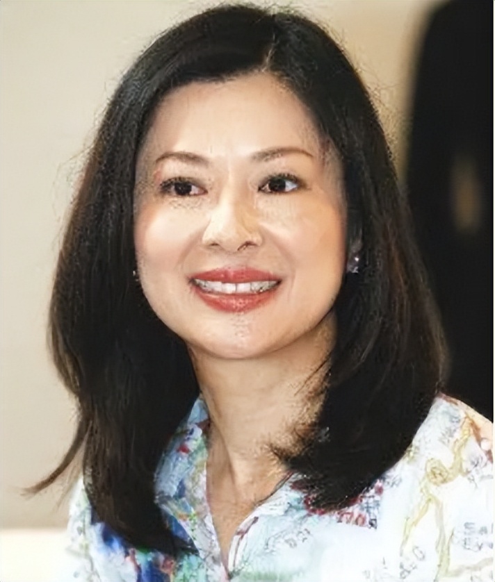 曾馨莹|郭台铭：风流深情两不误，发妻离世悲痛欲绝，却转身娶小24岁娇妻