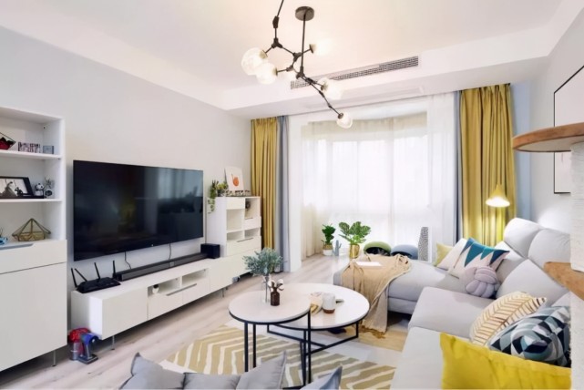 家里客厅就一个,地板一定要这样铺,显得非常漂亮