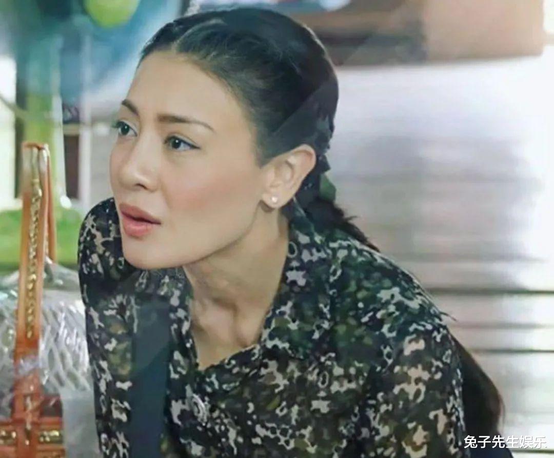 西拉米|西拉米近照苍老憔悴，美人迟暮，容颜已无法与泰王身边的女人媲美