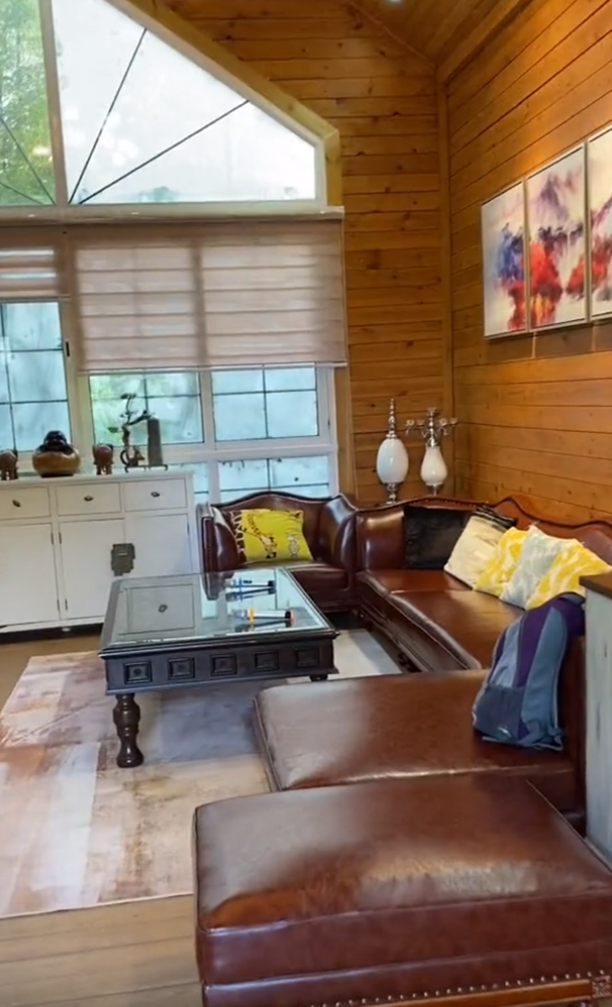 陵水|81岁港星中山开武馆,与李力持豪宅吃大餐,别墅坐落山间环境清幽