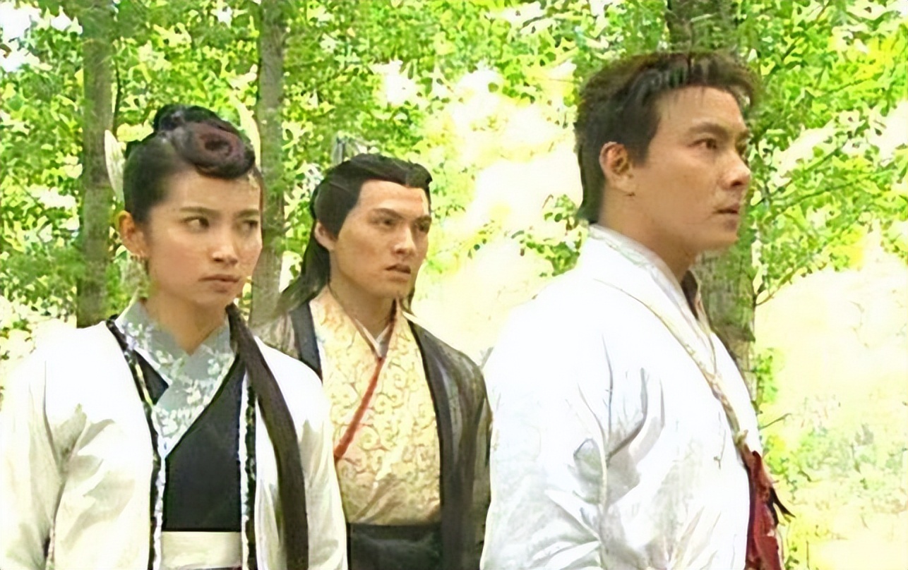 罗云熙|笨熊体态别再尬演贵公子了！学学这几位男星，那才叫儒雅矜贵