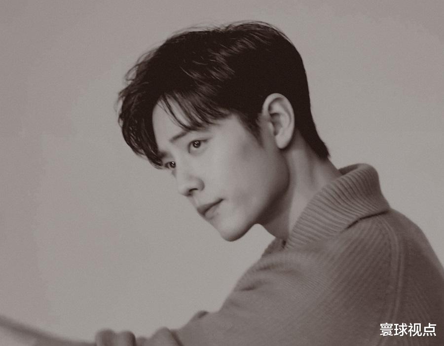 肖战|肖战新一席商务刚官宣就起争议，品牌Title调整，拖尾效应丝毫不减