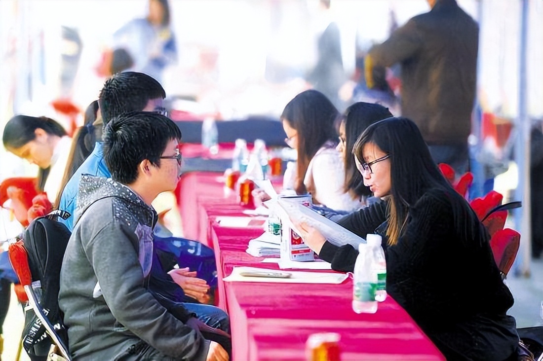 秦海璐|一旦丢了“应届生”身份，会失去多少机会？恐将无缘这些单位