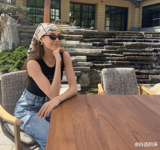 谷爱凌|谷爱凌晒自拍大秀好身材，知情人曝赴美原因，网友：错怪她了