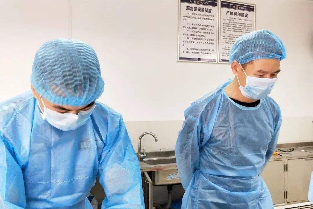 1995年,12岁男孩惨死村民皮鞭下,为何如此凶残?