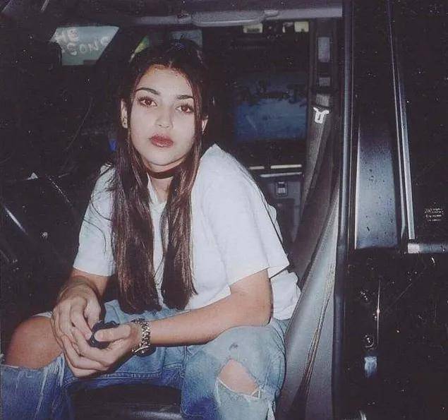 金·卡戴珊|卡戴珊年轻时有多美?当网友看到她17岁照片时,直呼:不敢相信