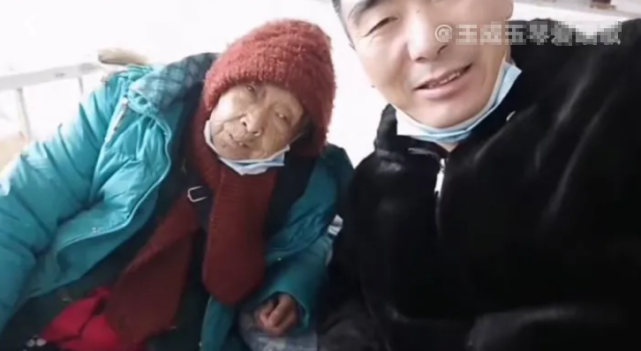 李玉成|85岁马玉琴活成工具人,感冒打点滴无精打采,李玉成却喜笑颜开