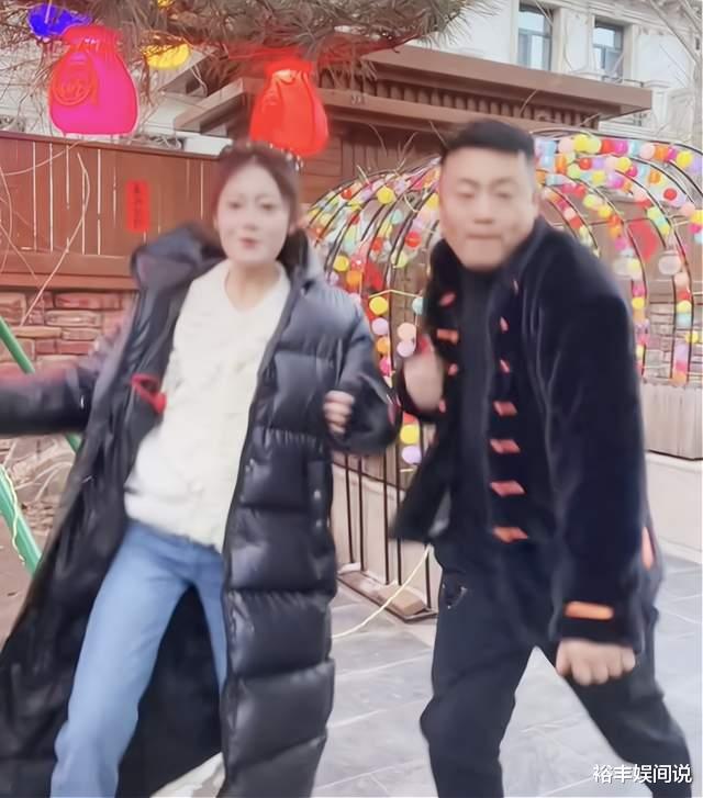 宋晓峰|宋晓峰父女罕有同框贺新年！19岁女儿颜值出众，意外曝光奢华豪宅