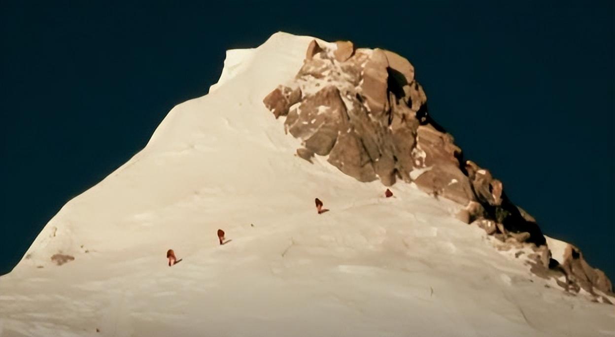 珠峰|51岁登山者在珠峰海拔8600米，被当尸体遗弃，一夜后死而复生