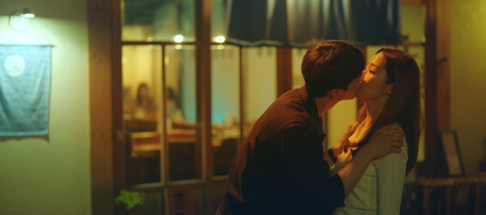 马苏|宋江《气象厅的人们》狂扑朴敏英滚床单收视飙 演技讨喜网夸「不再是人形立牌」