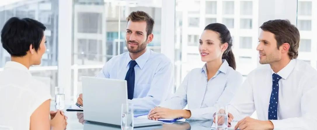 张雨绮|毕业多年后才知道，为啥公司挤走老员工再招应届生，原因不难理解