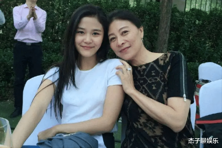 岳红|影后岳红:产后5个月,丈夫李连杰和她提离婚,人到中年又患癌