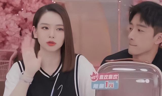 戚薇|戚薇被网友控诉直播卖假货，客服已给予十倍赔偿，但戚薇拒绝道歉