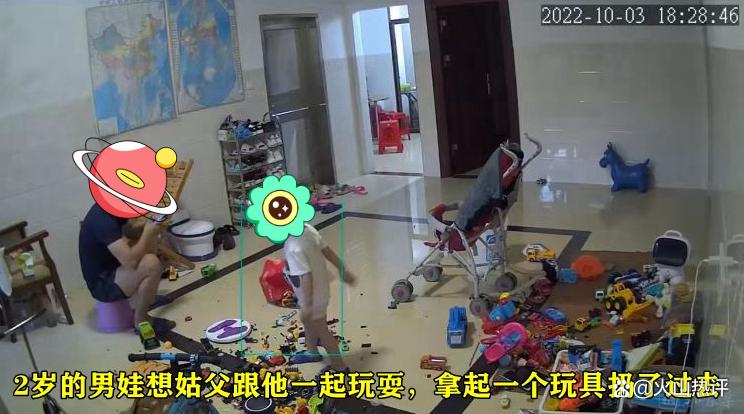 男子去丈母娘家中过节,2岁男娃想跟他玩耍,被男子一掌扇飞