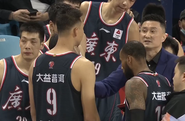 辽宁男篮|格局！辽宁球迷要“自嗨”到什么时候？前辽宁球员一句话值得敬佩