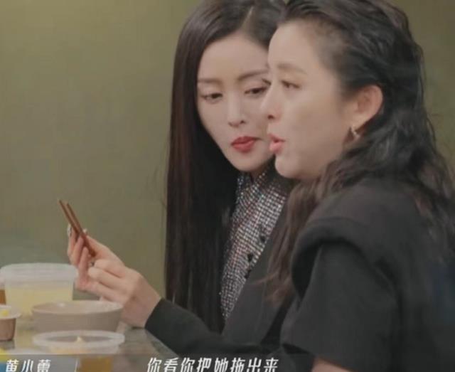 张天爱|浪姐吃炒饭,张天爱只吃一口米,被评瘦脱相,看到肩胛骨我心疼了