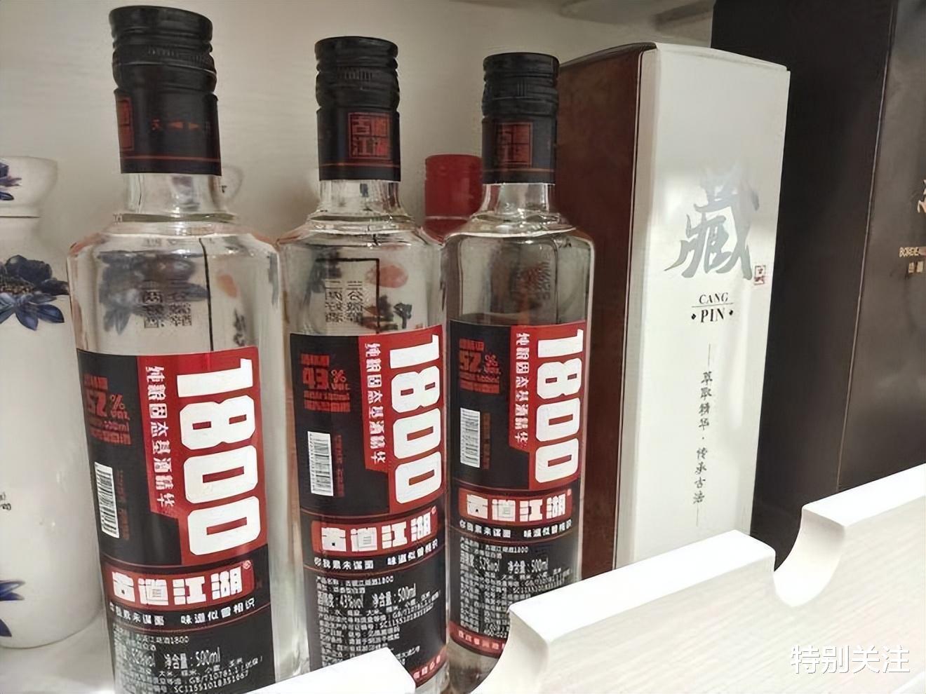 上海65岁大爷摆寿宴,连开10瓶茅台,饭后其儿子做法让人吃惊