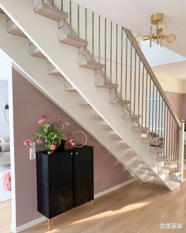 瑞典超有爱的一家三口，轻奢风塑造的粉白空间，简直太美了