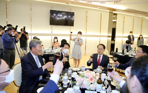 崔精|湖畔杯吴依铭vs仲邑堇 崔精：不出场就能夺冠