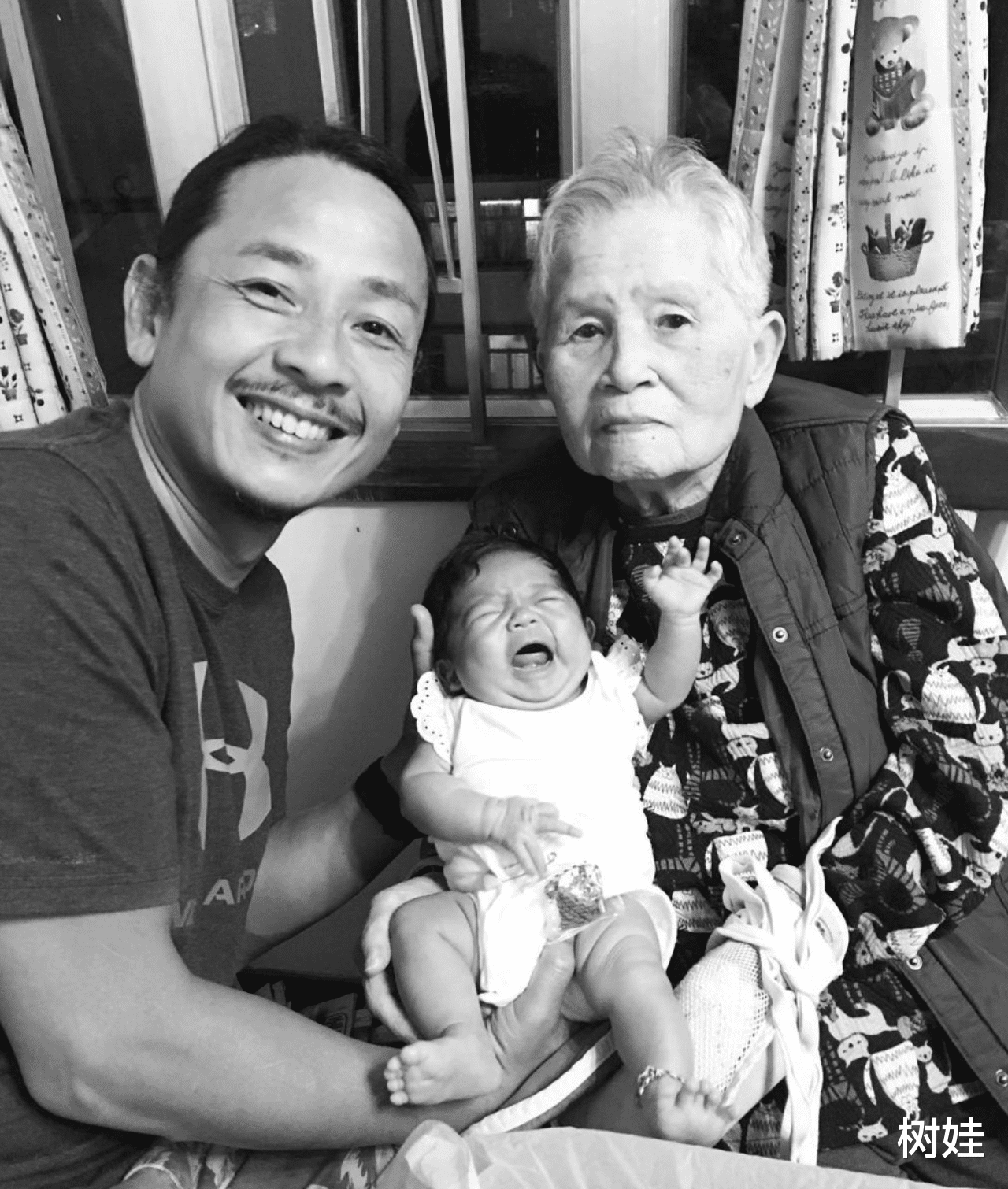 TVB|黄泽锋为97岁母亲设灵，遗憾母亲离世50天才见面，双眼通红很伤感