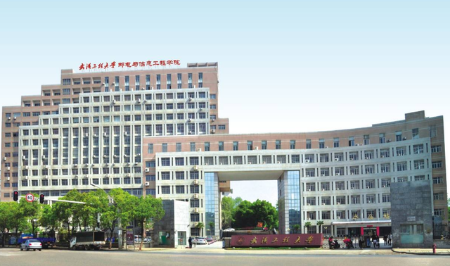 高材生痴迷电游，十年吃住网吧，猝死前留下遗言：我的快乐你不懂