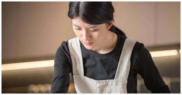 |45岁女保姆哭诉：男雇主每月给6000工资，却要求我每天给他洗脚