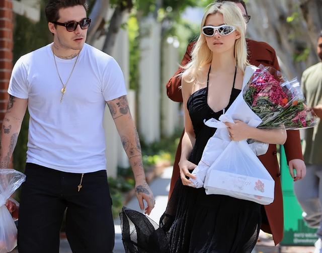 小贝|妮可拉晒近照！祖孙三人同框，个个气质出众，小贝花式讨好妻子