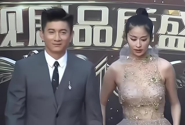 颖儿|颖儿活动旧照被翻出,穿无袖长裙扎丸子头,造型甜美身材傲人