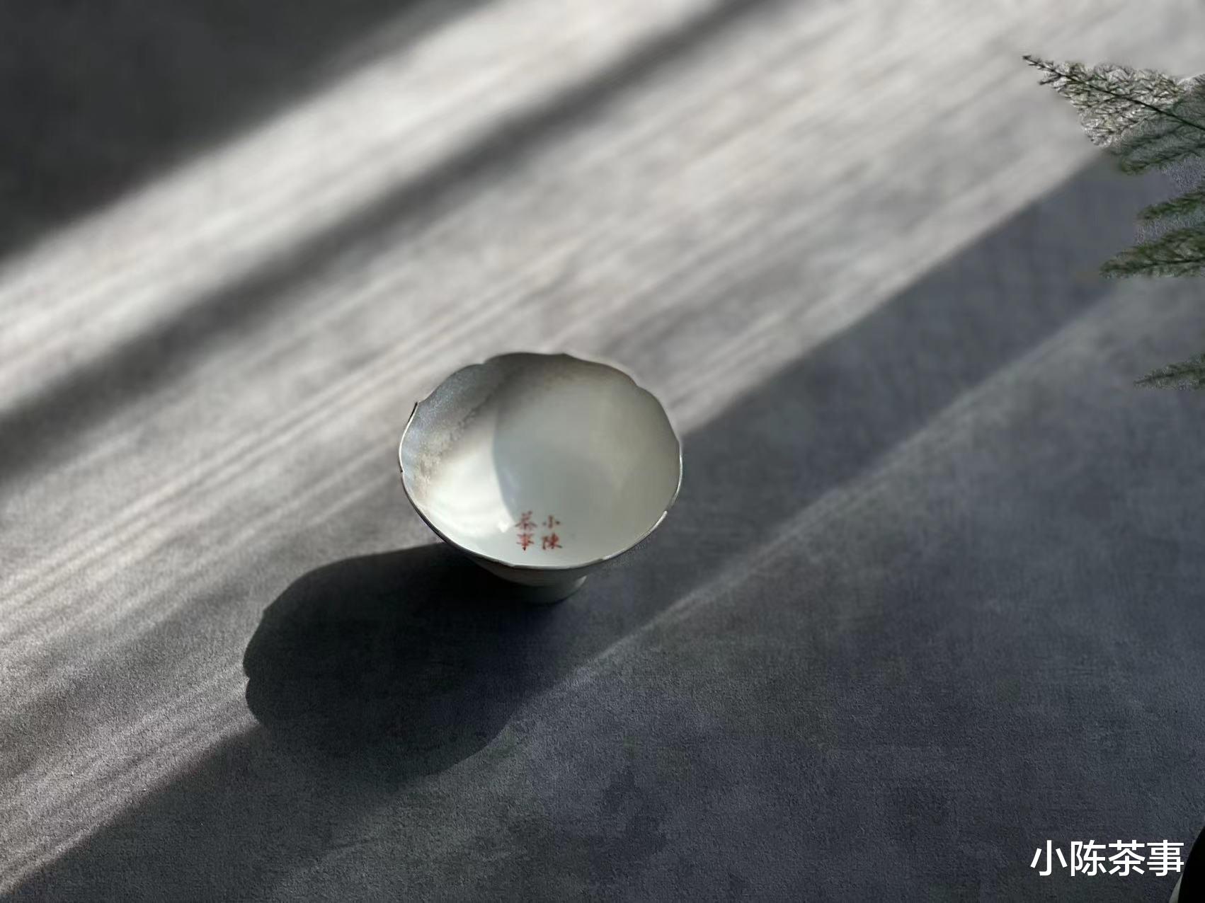 家里的茶一不小心存受潮了怎么办？要晒一晒，还是放微波炉烘干？