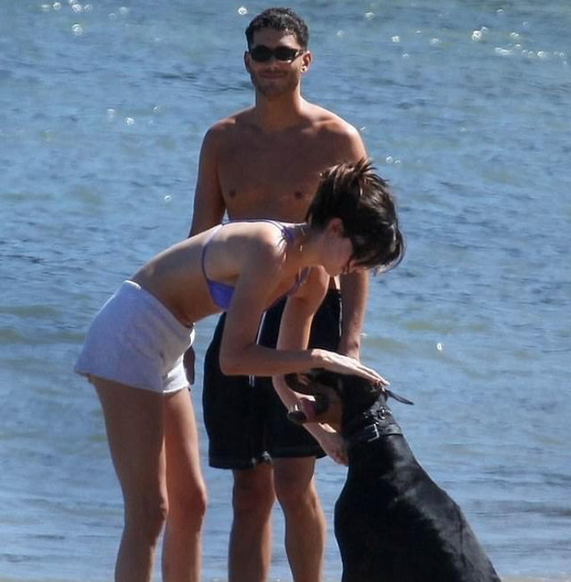 肯达尔·詹娜|詹娜现身利布海滩度假！身着泳衣尽显身材，修长美腿很是吸睛