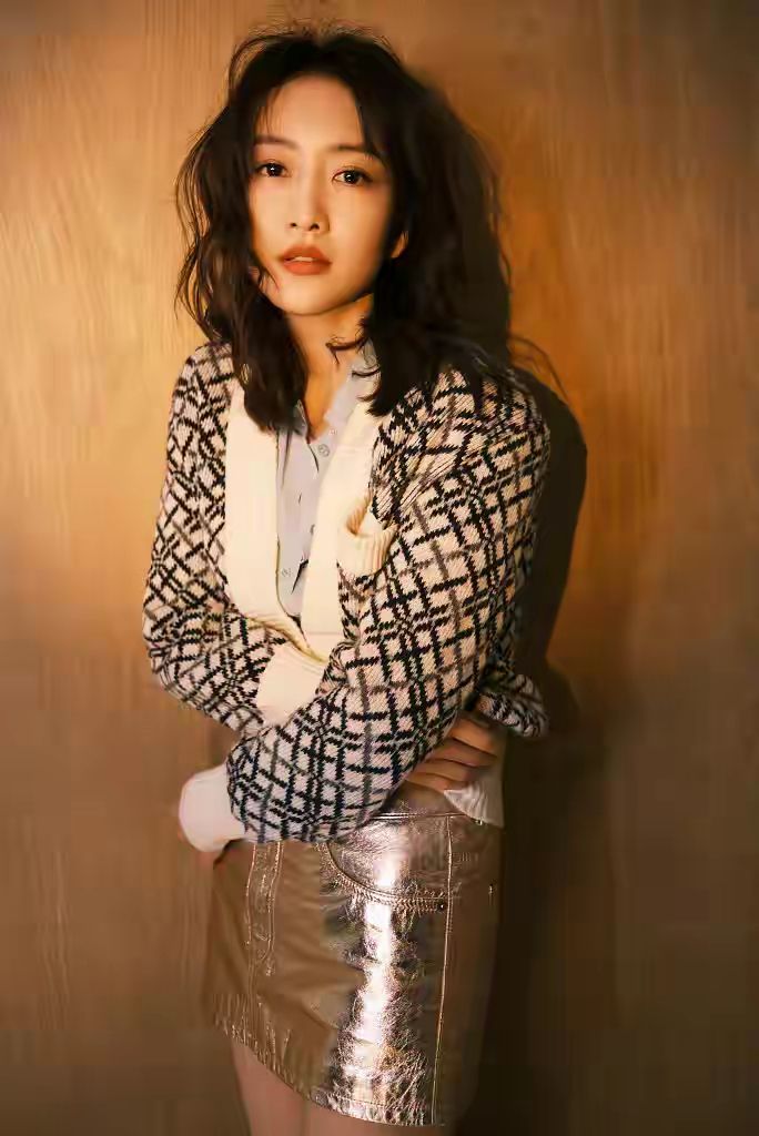 卷发 为什么有人一烫头发就会“显老”?这些留卷发关键点,懂的人太少