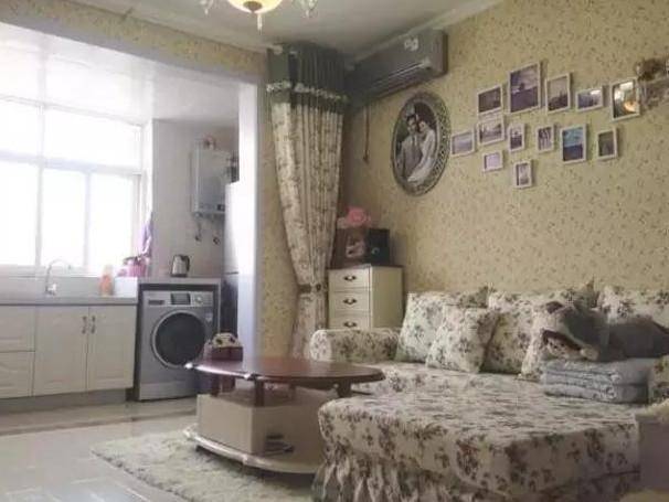 花180万在上海买28平蜗居，连卧室都没有，睡觉时头顶天花板！