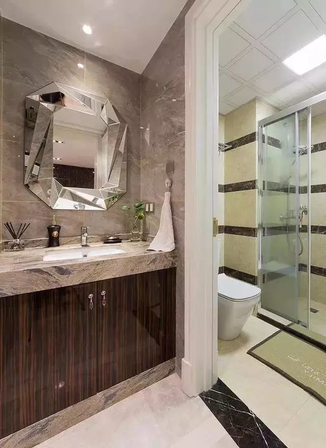 卫生间太拥挤?教你怎么把镜子和收纳柜完美结合!