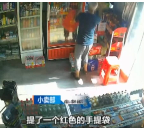 安徽合肥,几个烟草公司的人闯进朱先生开的小卖部,直接从冰柜顶上搜出两条假烟
