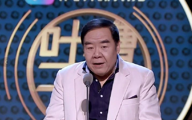 郑则仕|71岁郑则仕与刘德华合作,挺大肚腩稳站C位