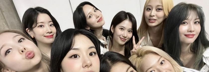 |TWICE 超短上衣拍合照！晒一排白皙纤腰视觉超震撼