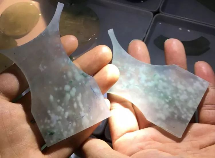 翡翠|捡漏两块翡翠边角料，成品出来后，这样的“雪花棉”给我来一打！