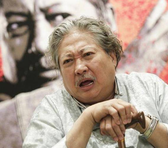 洪金宝|当众扇亲弟弟, 一脚踢飞儿子,果真是个“狼人”啊!比狠人还多一点