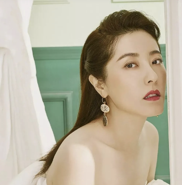 迪丽热巴|长着一张“大长脸”也好看的10位女星，个个明艳大气，满屏高级感