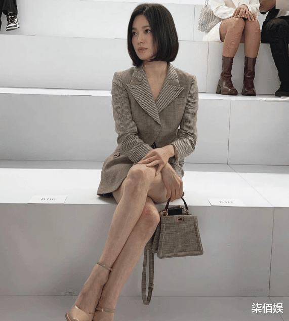 杨幂|杜淳陪妻女玩泡泡好欢乐，王灿剪短发被质疑模仿宋慧乔发声否认