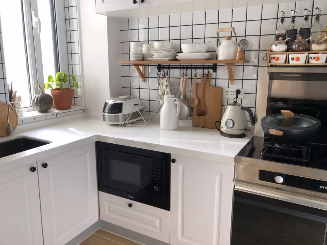 再小的厨房,装上收纳挂架,都会方便不少!