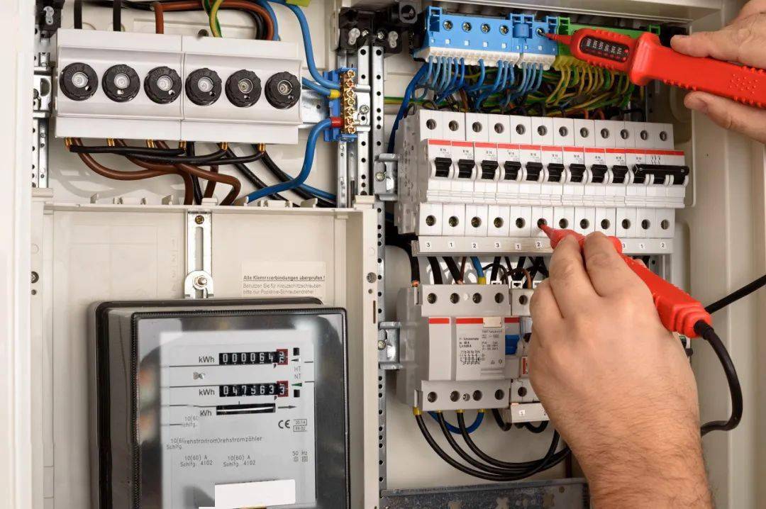 为什么灯线和插座线不能走一路？原因很简单，不懂就别瞎操作！