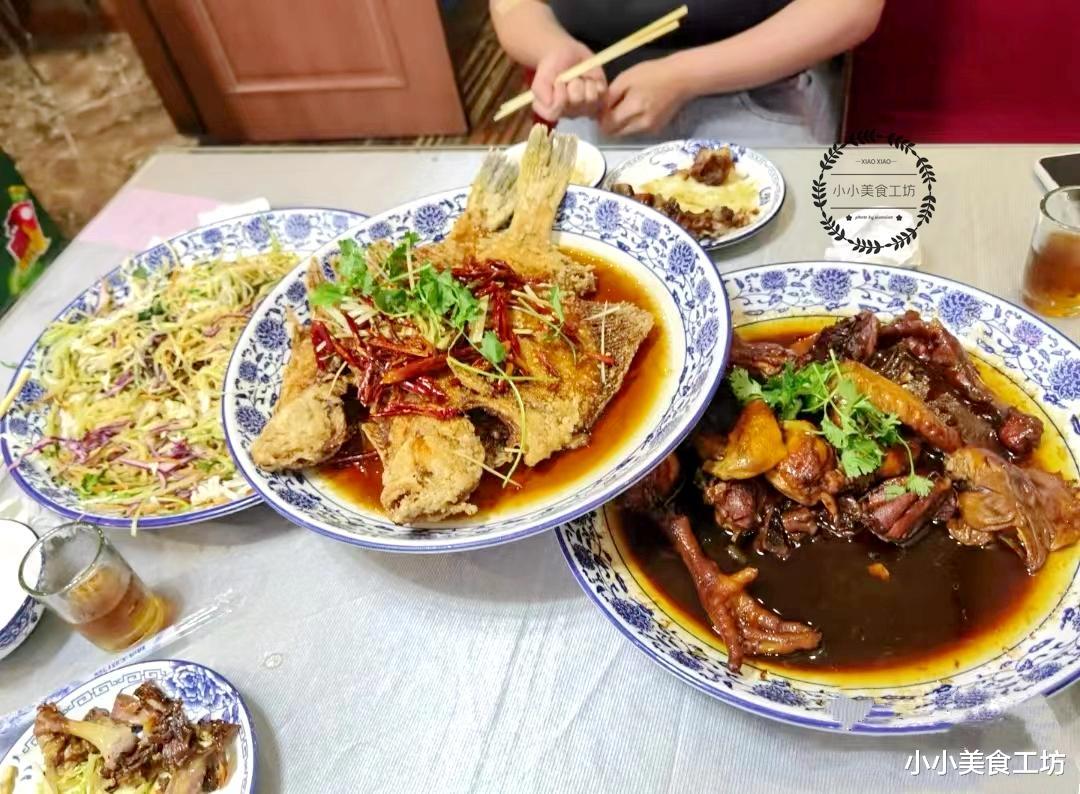 南方小伙子来哈尔滨点了4个特色菜，端上桌懵了：这够我吃一天
