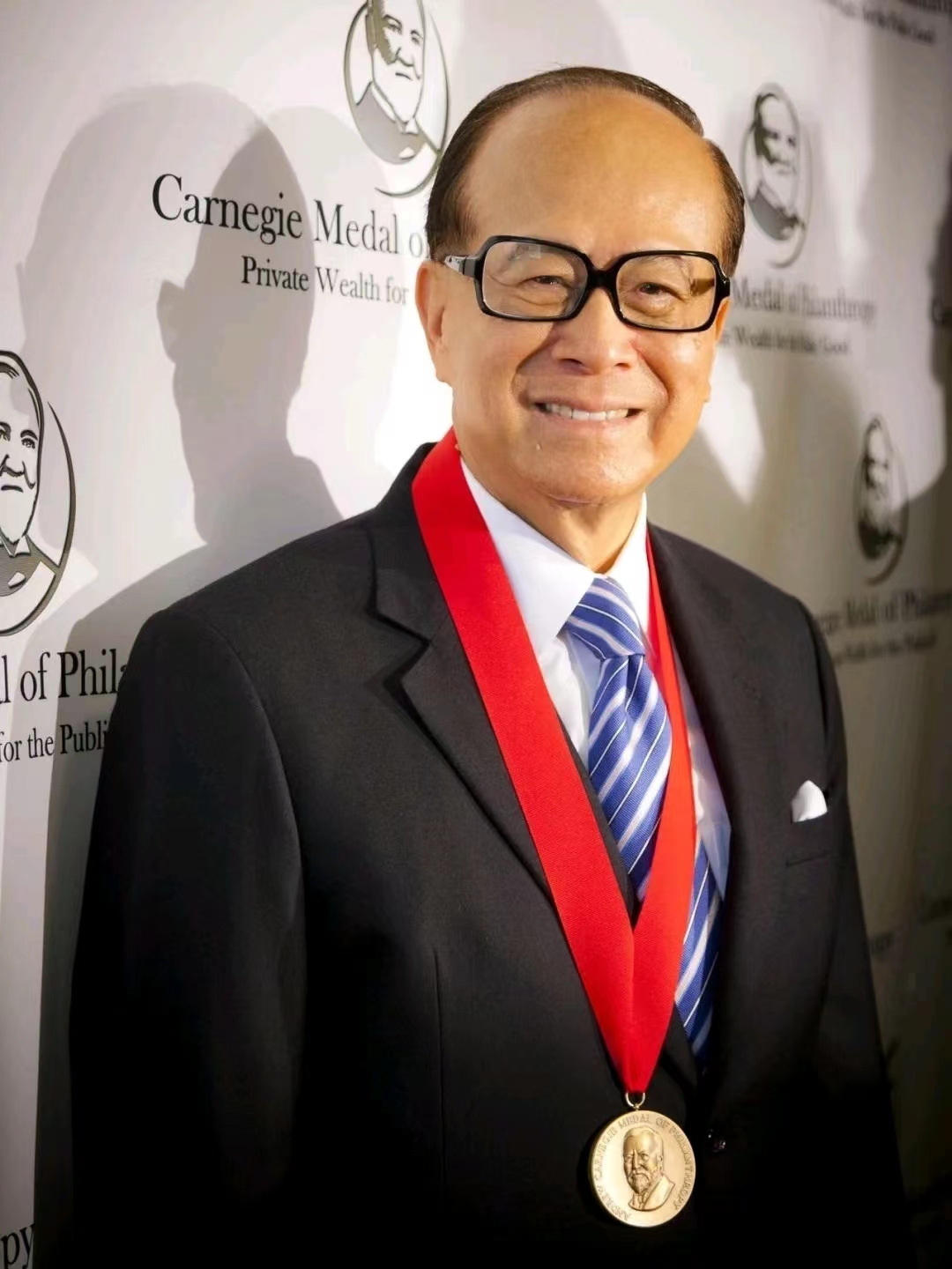 翡翠|富豪李嘉诚收藏的翡翠,仅一件就已估价过亿?