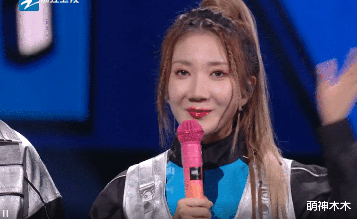 孙俪|众星亮相818晚会：关晓彤穿梦幻蛋糕裙，孙俪裸色长裙失策显胖