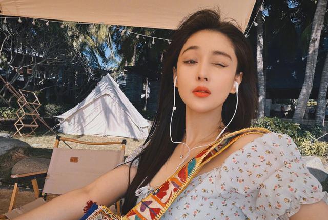 张馨予|张馨予沙滩写真大秀事业线大长腿！魔鬼身材太性感撩人