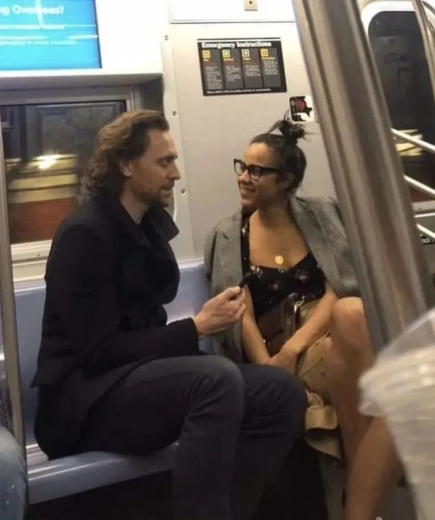 相逢时节|41岁性感男神官宣订婚,惹哭众多网友:老公要结婚,新娘却不是我