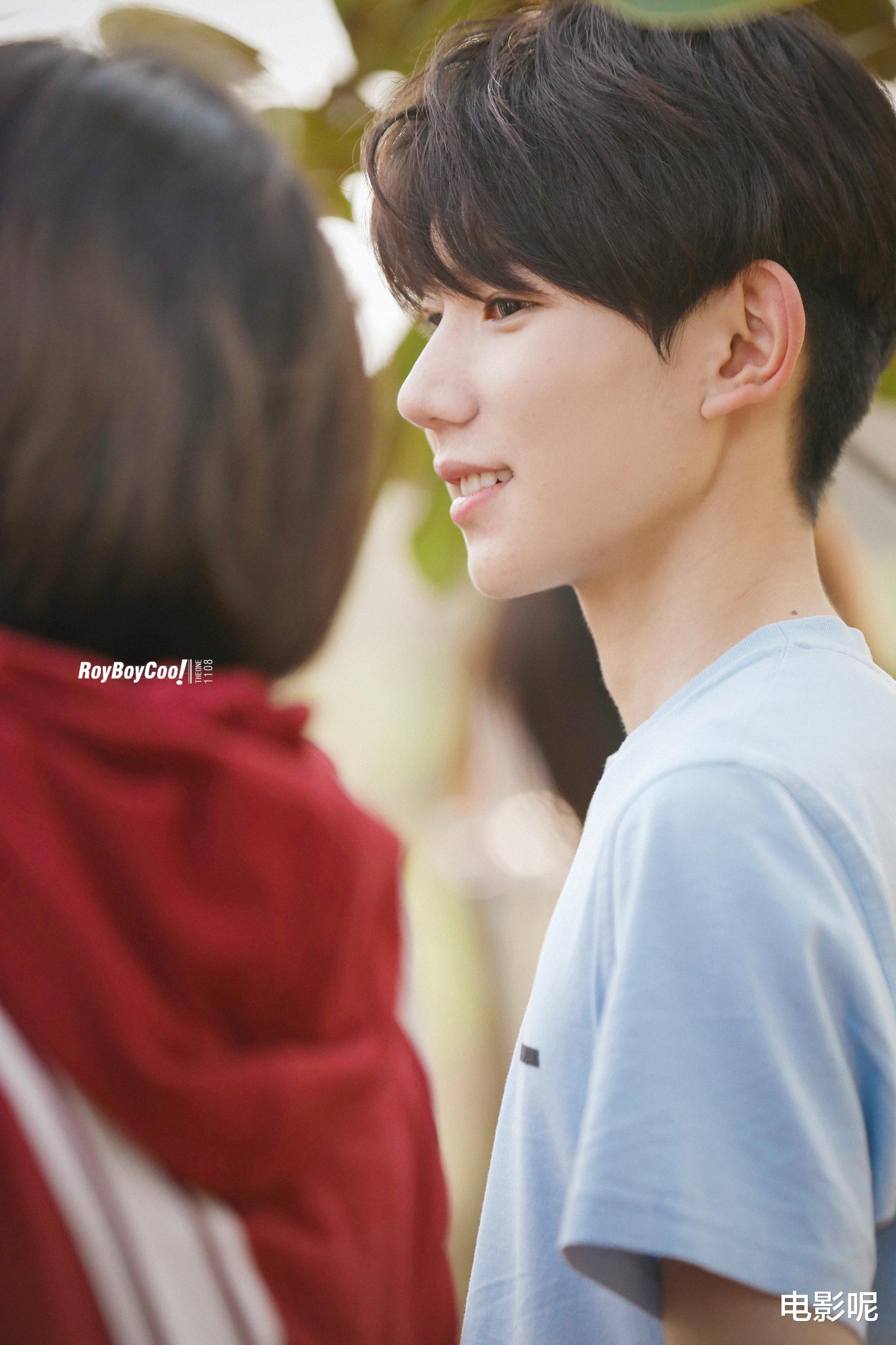 王源|王源解锁高尔夫球，青筋暴起展现实力，意外成为手控党的福利